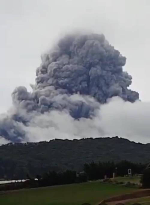 新澳2025今晚开奖结果和火山喷发灰柱1万米与火山喷发灰柱1万米高